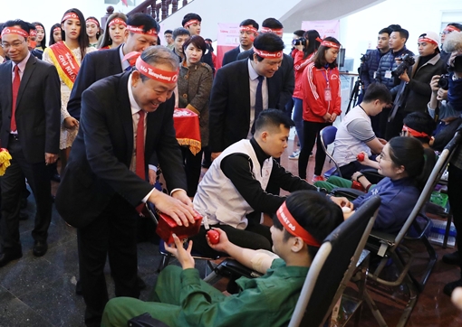 Hàng vạn người được tiếp thêm hy vọng sống