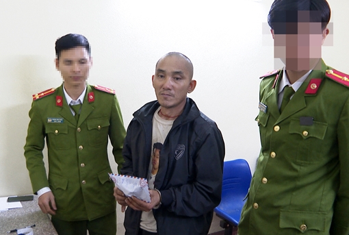 Bắt 1 đối tượng, thu hơn 800 viên ma túy tổng hợp