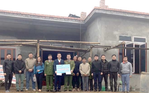 Sẻ chia khó khăn cùng đồng đội