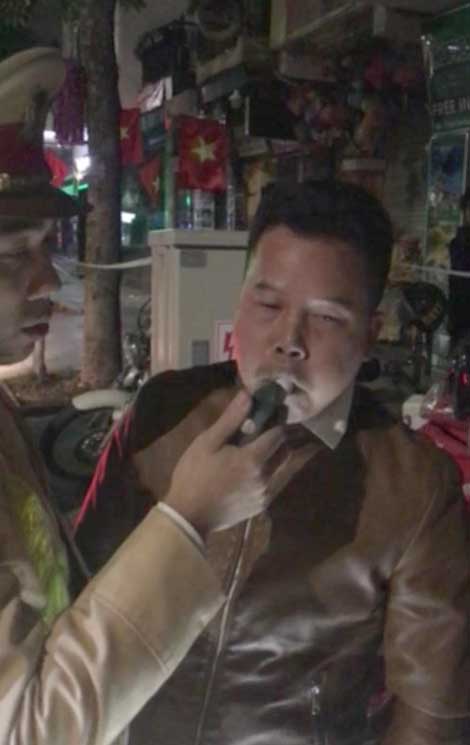 Theo chân 141 xử lý "ma men" cầm lái ngày Tết