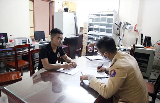 Xử phạt lính nghĩa vụ có hành vi “bốc đầu” xe máy