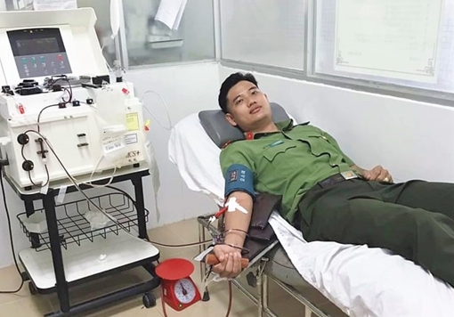 Trung úy công an hiến máu cứu người