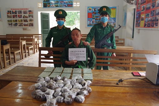 Sang Lào vận chuyển thuê ma tuý về Việt Nam 