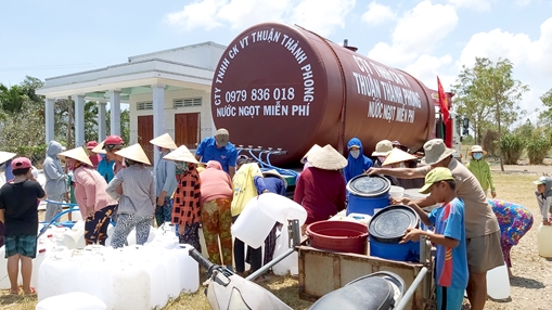 Hơn 353.000 lít nước ngọt sinh hoạt được phát miễn phí cho bà con