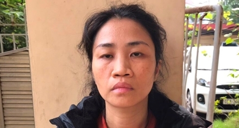 Người phụ nữ trốn đo thân nhiệt, giật khẩu trang, tát Công an