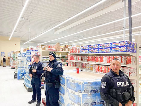 Giấy vệ sinh và… cảnh sát