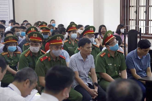 Vụ gian lận điểm thi ở Hoà Bình: Bị cáo nói nhận 300 triệu đồng, phụ huynh bảo không đưa