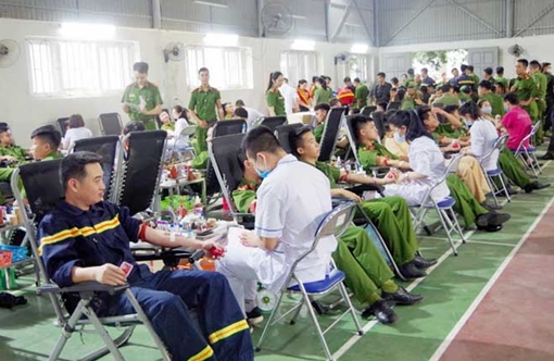 Gần 700 cán bộ, chiến sĩ Công an Hà Giang tham gia hiến máu