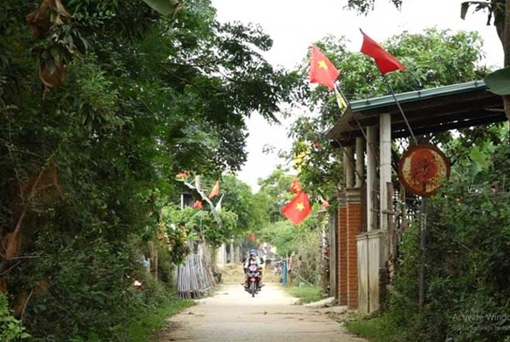 Treo cờ Tổ quốc nhân lên lòng yêu nước trong mỗi người dân