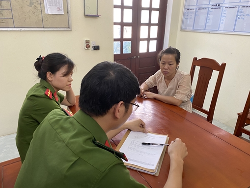 Vừa ra tù lại dụ dỗ các bé gái để chiếm đoạt vòng bạc, hoa tai