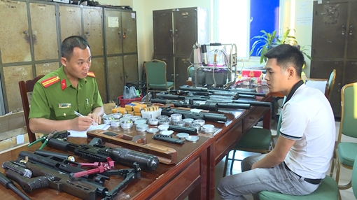 Phát hiện kho súng săn tại cửa hàng điện thoại