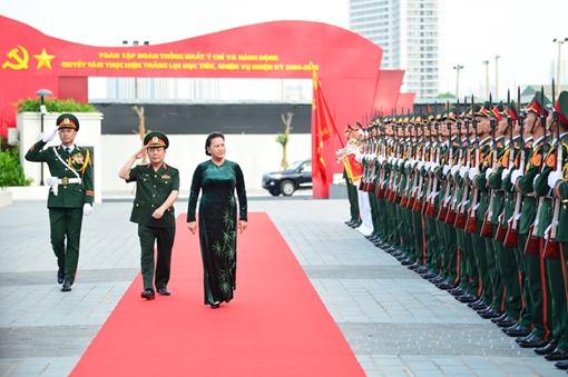 Chủ tịch Quốc hội thăm và làm việc với Viettel