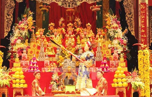 Hầu đồng cuộc giao tiếp của hai thế giới!?