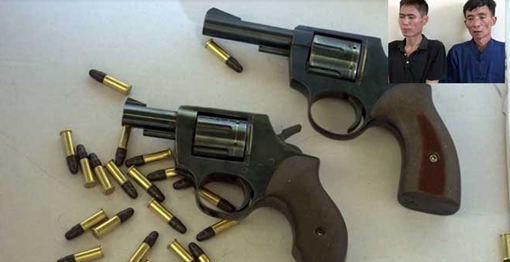 Bắt 2 đối tượng nghiện mang theo vũ khí nóng