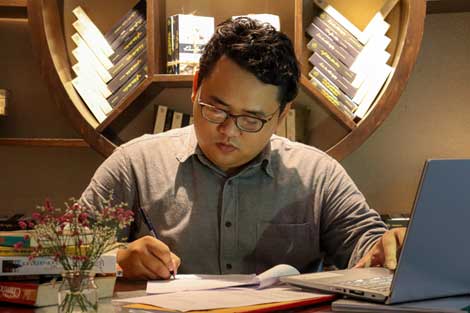 Biên kịch - Người ở nơi ánh đèn không chiếu tới