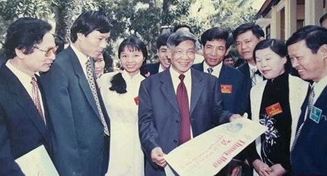 Nguyên Tổng Bí thư Lê Khả Phiêu với văn nghệ sĩ - nhà báo