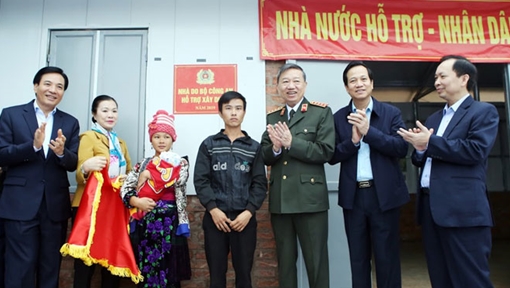 Mái ấm cho đồng bào nghèo nơi phên giậu Tổ quốc