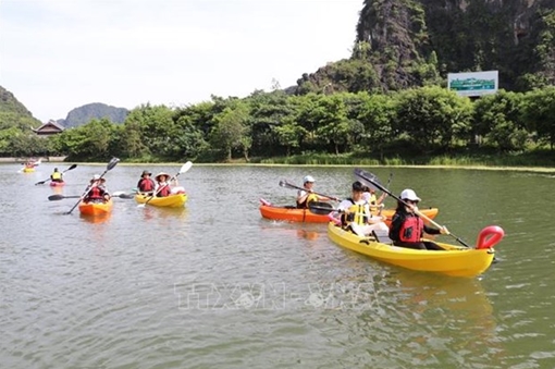 Chèo thuyền Kayak khám phá Di sản Thế giới Tràng An