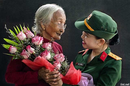 Mẹ là đất nước, tháng ngày của con...