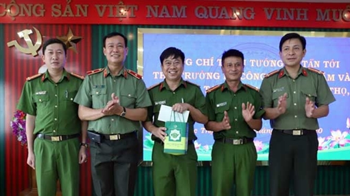 Thứ trưởng Lê Tấn Tới làm việc tại Công an huyện Đức Thọ