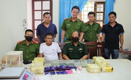 Chôn giấu 13 bánh heroin, 7kg ma tuý đá trong vườn