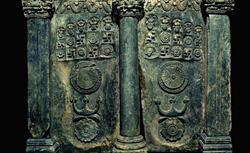 Những dấu chân huyền thoại...