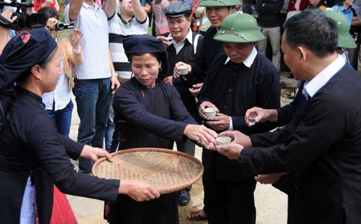 Hát đám cưới của người Sán Chí