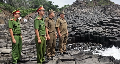 Nỗ lực bảo vệ không gian văn hóa đá ở một làng biển