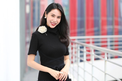 Ca sĩ Thủy Tiên phô diễn vẻ đẹp khác biệt giữa mùa mưa bão