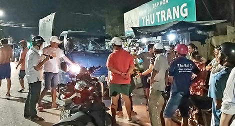 Truy tìm nhóm thanh niên chặn đầu dùng gạch đập phá xe tải