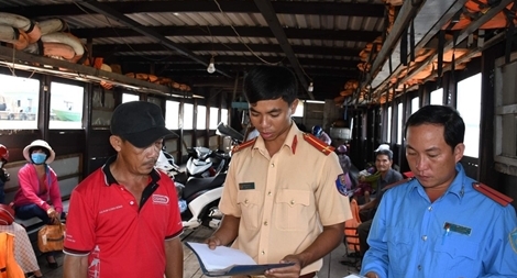 Lan tỏa cuộc vận động “Văn hóa giao thông với bình yên sông nước”