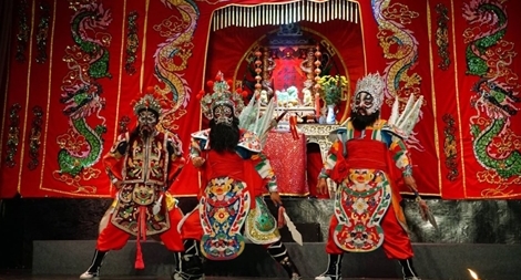 Hát bội có còn làm tội người ta?