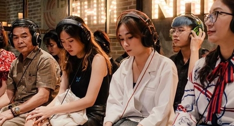 Xem phim bằng... âm thanh