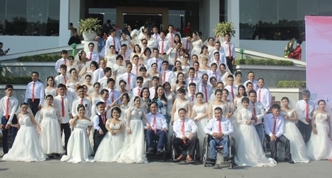 Lễ thành hôn ngời sáng của những người không nhìn thấy, không nghe thấy, không nói được với nhau...