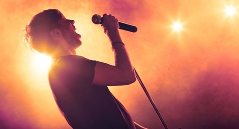 Tiếng hát và lòng tự trọng