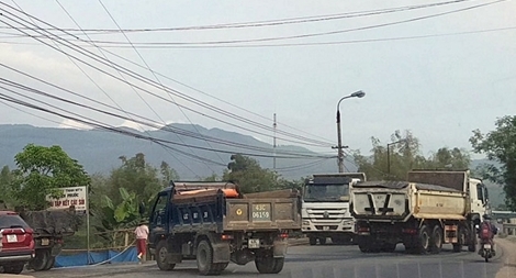 Khu vực mố cầu Đại Lộc tiềm ẩn tai nạn giao thông