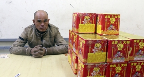 Vận chuyển 35 kg pháo nổ kiếm tiền tiêu Tết