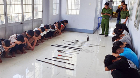 Mâu thuẫn khi chơi game, 40 thanh niên cầm hung khí chém nhau 