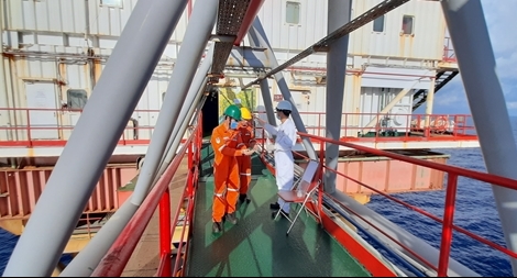 Xuân sớm trên những giàn khoan không bao giờ ngưng lửa 