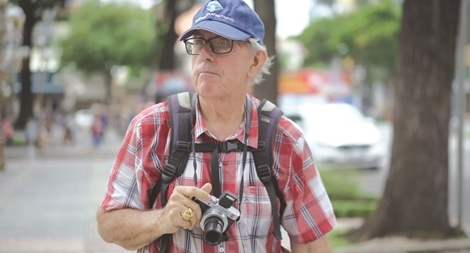 Ông Tây hơn 30 năm "săn" áo dài Việt