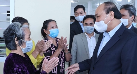 Thủ tướng Nguyễn Xuân Phúc thăm và tặng quà Trung tâm Bảo trợ xã hội tỉnh Quảng Nam