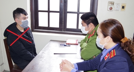 Vận động đối tượng giết người ra đầu thú