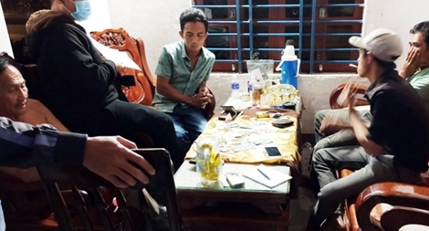 Tụ điểm "đánh phỏm" ăn tiền quy mô lớn  bị triệt phá