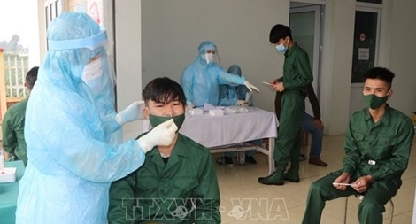 Hải Dương lấy mẫu xét nghiệm cho công dân trúng tuyển nghĩa vụ quân sự năm 2021