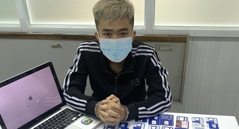 Lập trang web giả để lừa đảo, chiếm đoạt 400 triệu đồng