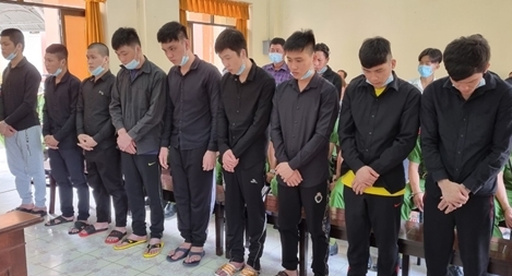 Bị phạt gần 100 năm tù vì 1 nữ tiếp viên karaoke