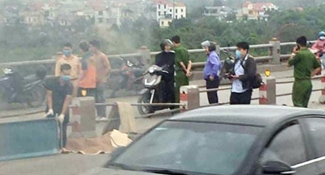 Thông tin lan truyền về cái chết của thanh niên trên cầu Thanh Trì là bịa đặt 