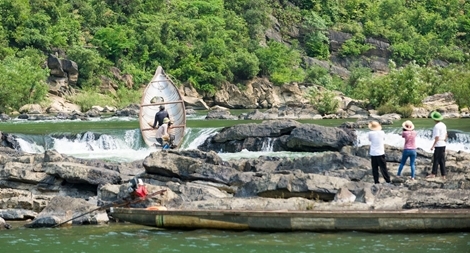 Tam Lu nghiêng trời