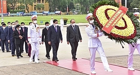 Lãnh đạo Đảng, Nhà nước và Bộ Công an vào Lăng viếng Chủ tịch Hồ Chí Minh