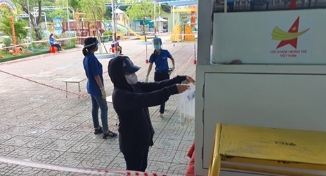 ATM gạo lại vào tâm dịch giúp người dân 